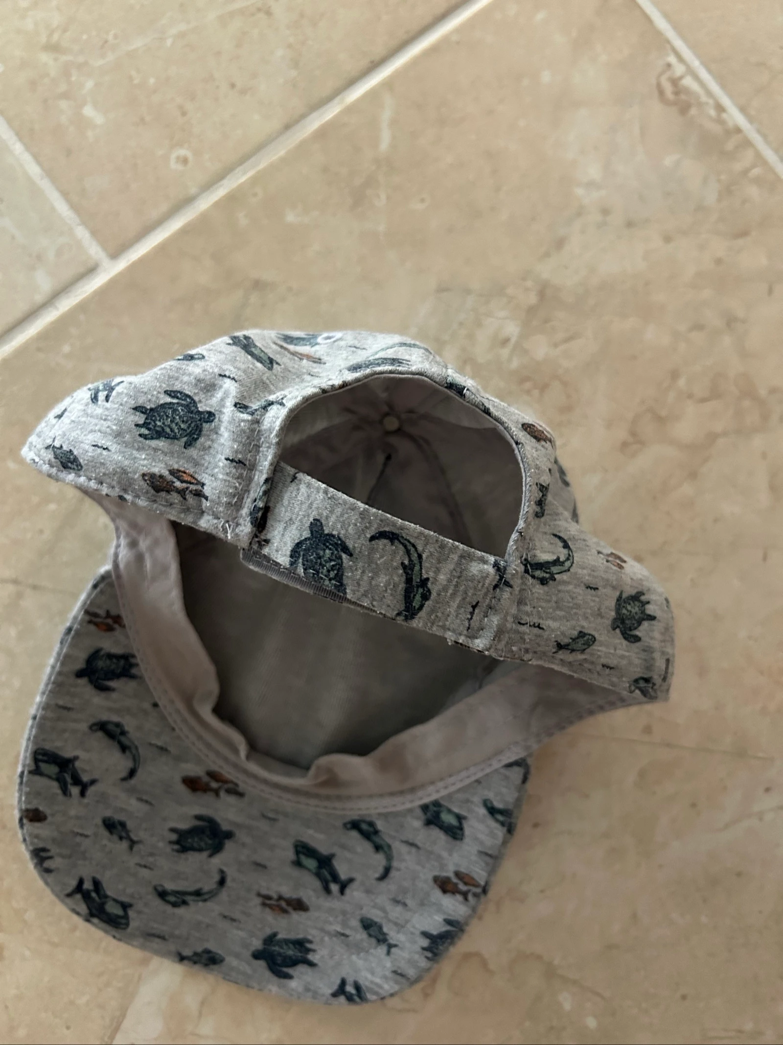 Gorra gris con dinosaurios Kiabi 51cm – photo 2